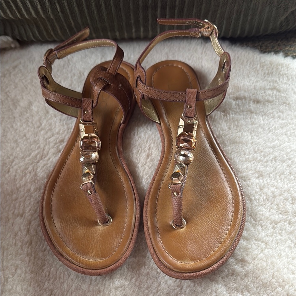 Aldo Elegant Brown Leather thong Sandals w/ gold and decorative gems. Size 7.5